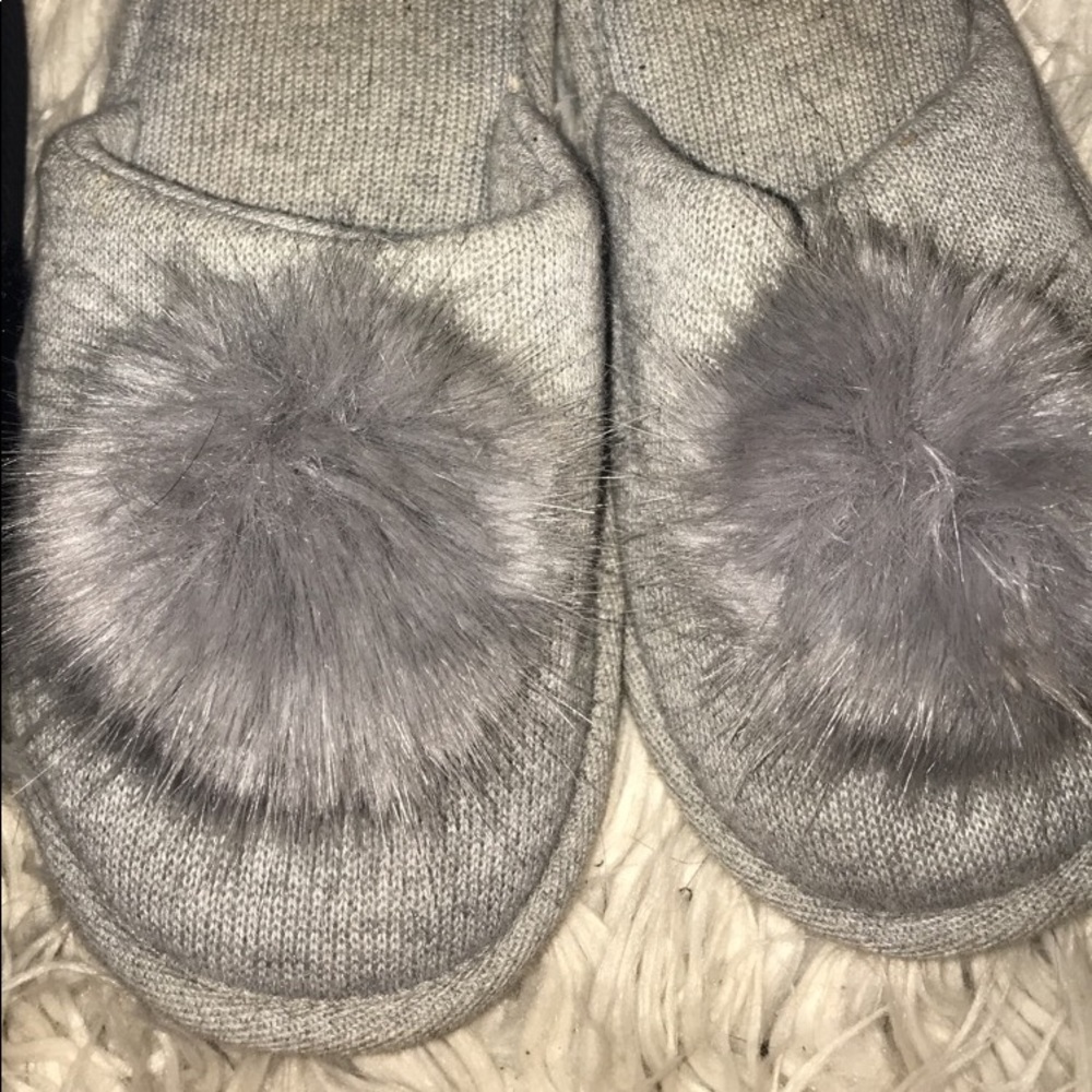 Barely worn Victoria’s Secret Gray slippers